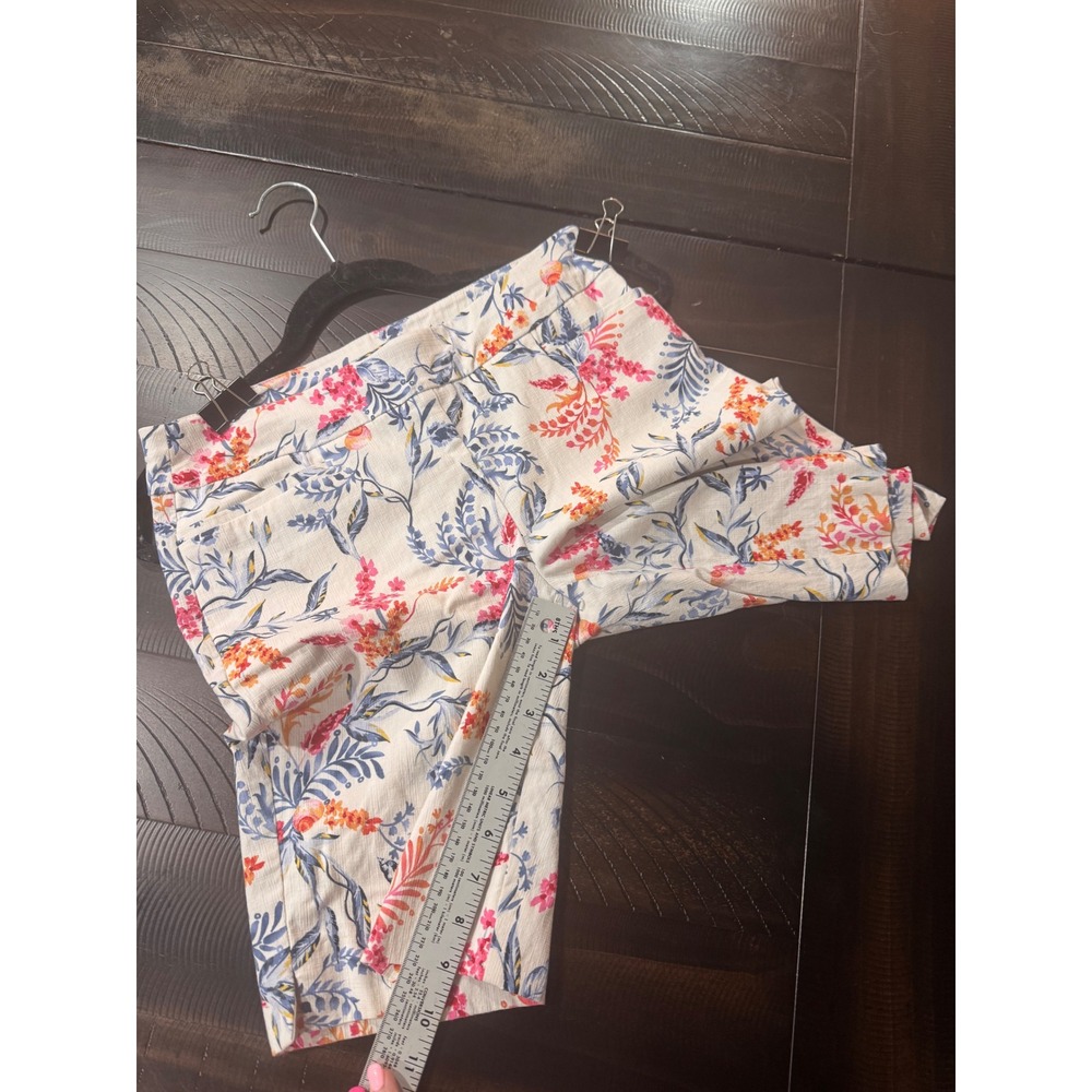 Chicos Pull on Floral Shorts White Pink Blue orange size 2 - Picture 6 of 7